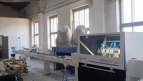 Автоматический торцовочный станок SDC HIGHCUT 5000 в работе на производстве клиента